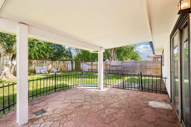 4202 Townes Forest Road, Friendswood, TX 77546