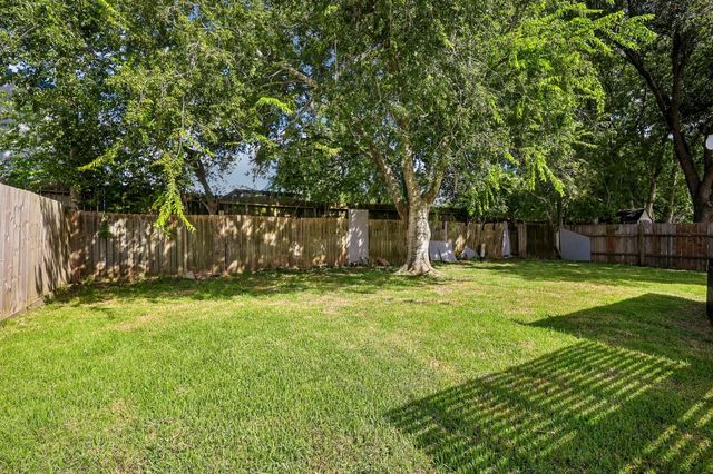 4202 Townes Forest Road, Friendswood, TX 77546