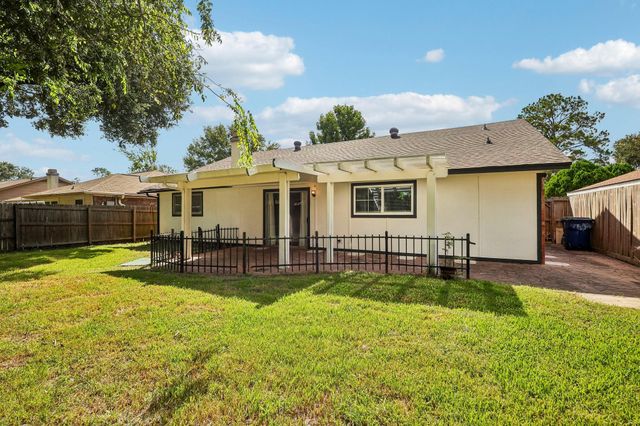 4202 Townes Forest Road, Friendswood, TX 77546
