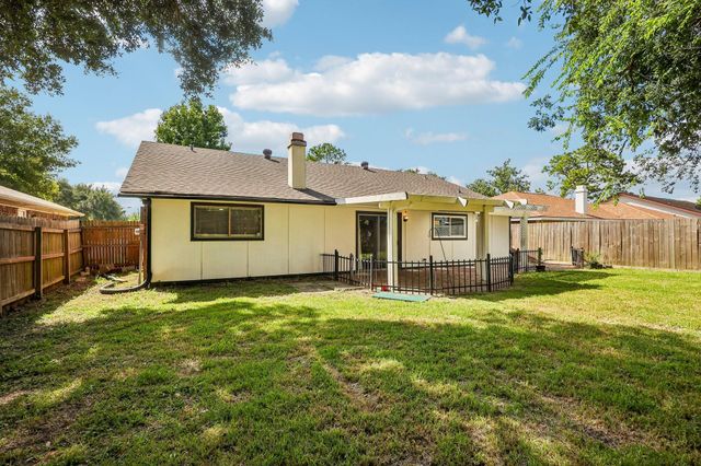 4202 Townes Forest Road, Friendswood, TX 77546