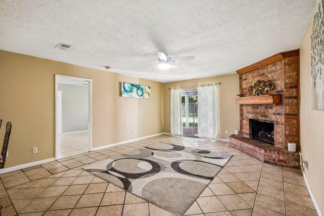 4202 Townes Forest Road, Friendswood, TX 77546