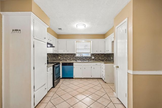 4202 Townes Forest Road, Friendswood, TX 77546