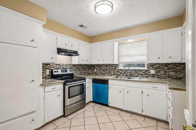 4202 Townes Forest Road, Friendswood, TX 77546