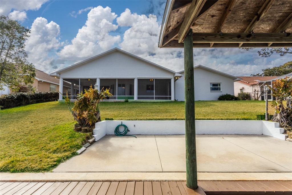 Image 40 of property listing at 21 CLAYMONT COURT S, Palm Coast, FL 32137