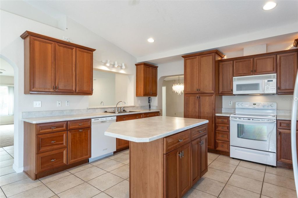 Image 5 of property listing at 21 CLAYMONT COURT S, Palm Coast, FL 32137