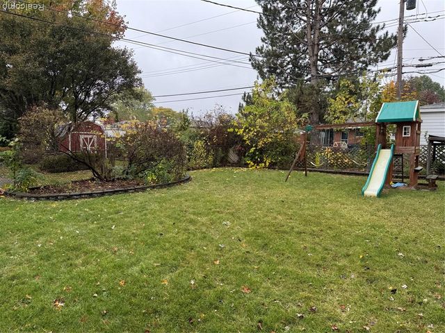 5011 Thorncroft Avenue, Royal Oak, MI 48073