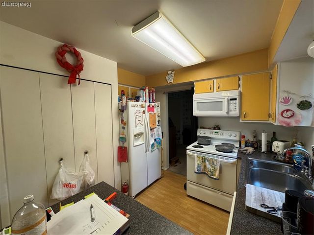 5011 Thorncroft Avenue, Royal Oak, MI 48073