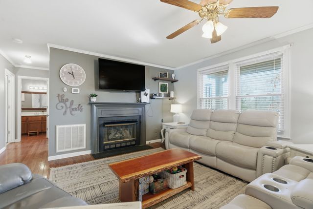 4004 S Breckenridge Ct, Springfield, TN 37172