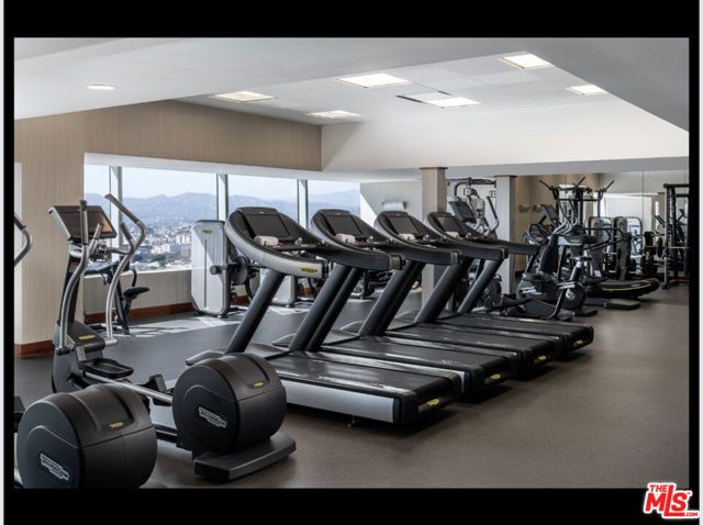 900 W Olympic Boulevard 28B, Los Angeles, CA 90015