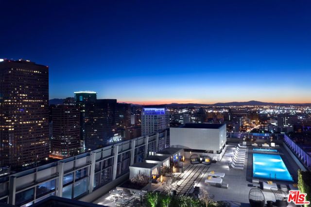 900 W Olympic Boulevard 28B, Los Angeles, CA 90015