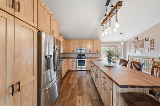 2529 Edinbrook Terrace, Brooklyn Park, MN 55443