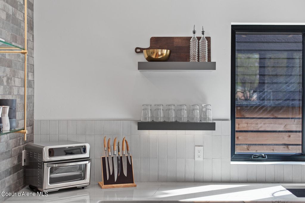 301 S 17TH ST, Coeur d'Alene, ID 83814 photo 10