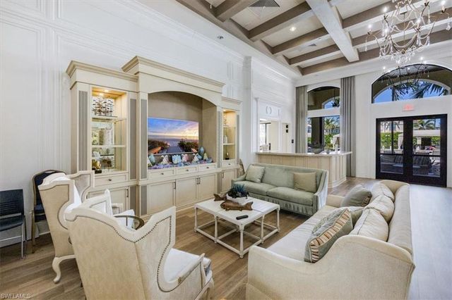 13458 Sumter LN, Naples, FL 34109