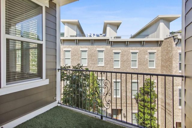 333 Brownstones NE Circle, Atlanta, GA 30312