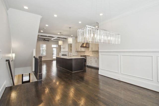 333 Brownstones NE Circle, Atlanta, GA 30312