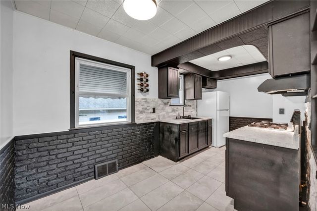 5365 E 131st Street, Garfield Heights, OH 44125