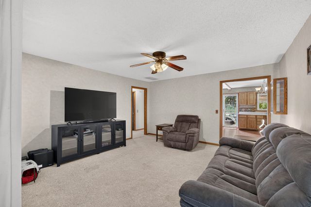 209 W Hunter, Haysville, KS 67060