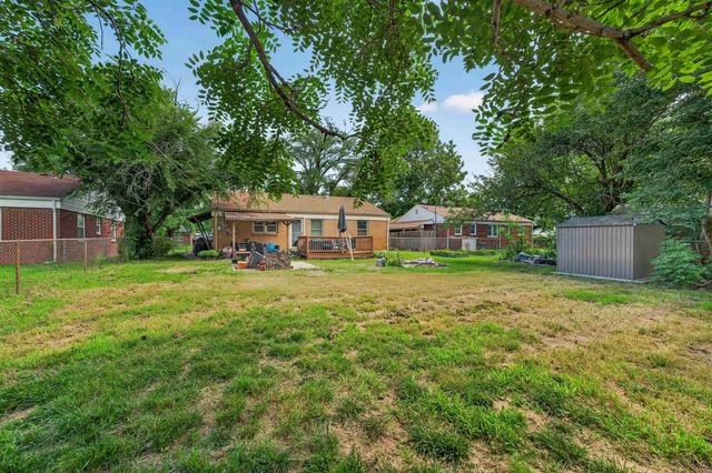209 W Hunter, Haysville, KS 67060