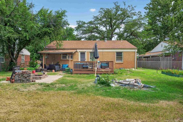209 W Hunter, Haysville, KS 67060