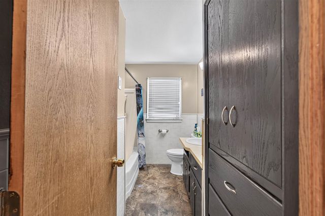 209 W Hunter, Haysville, KS 67060