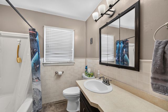 209 W Hunter, Haysville, KS 67060