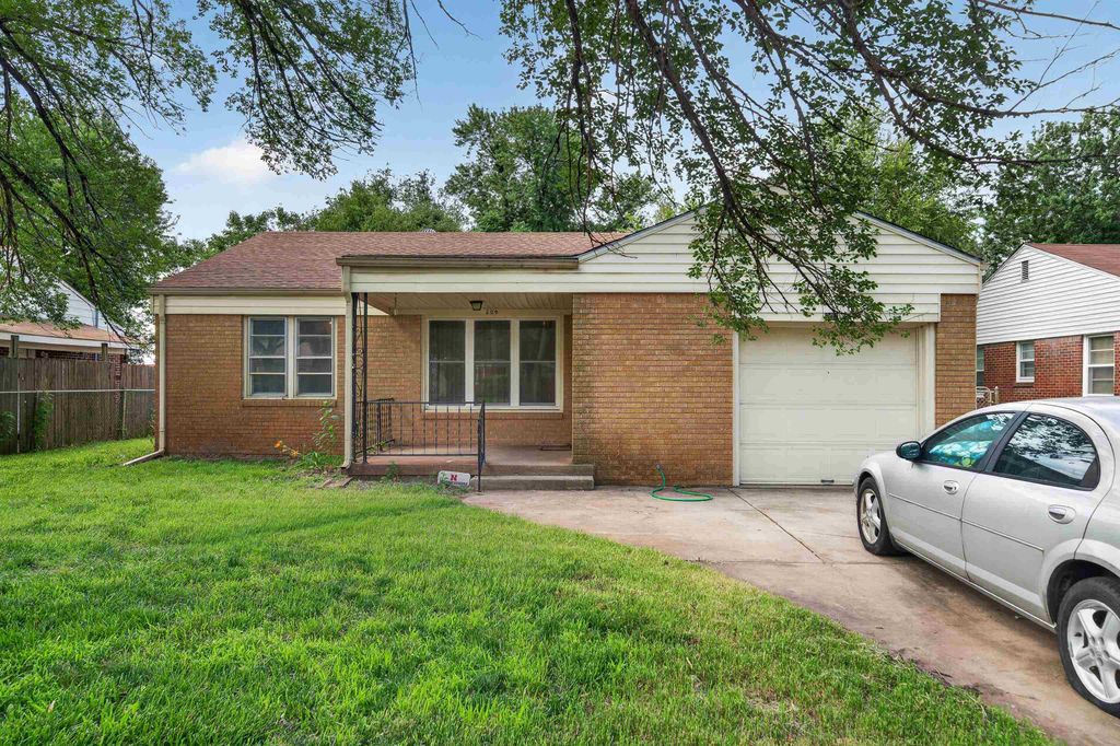 209 W Hunter, Haysville, KS 67060