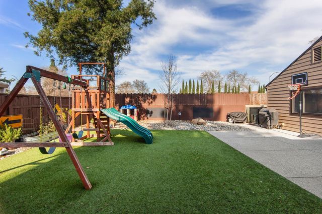 1891 Balboa Dr, Roseville, CA 95661