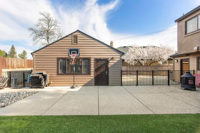 1891 Balboa Dr, Roseville, CA 95661