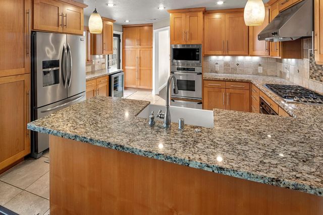 1891 Balboa Dr, Roseville, CA 95661