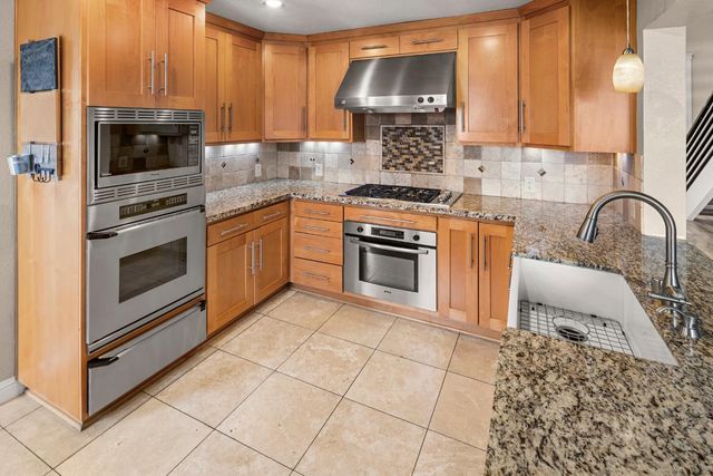 1891 Balboa Dr, Roseville, CA 95661