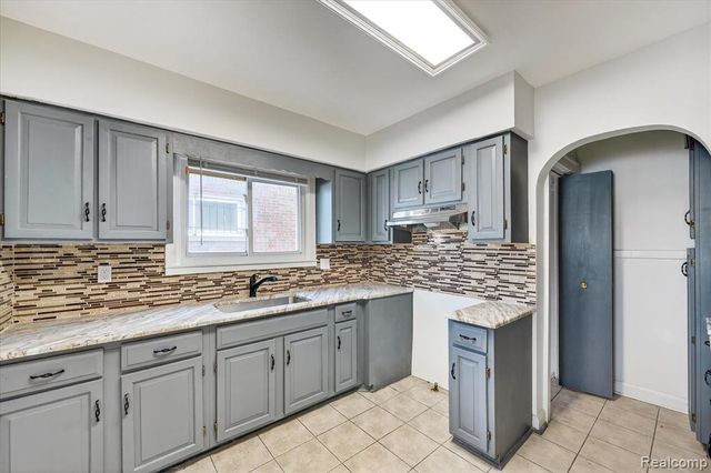 15888 Ohio Street, Detroit, MI 48238