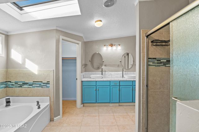 9011 N Valgrind Lane, Tucson, AZ 85743