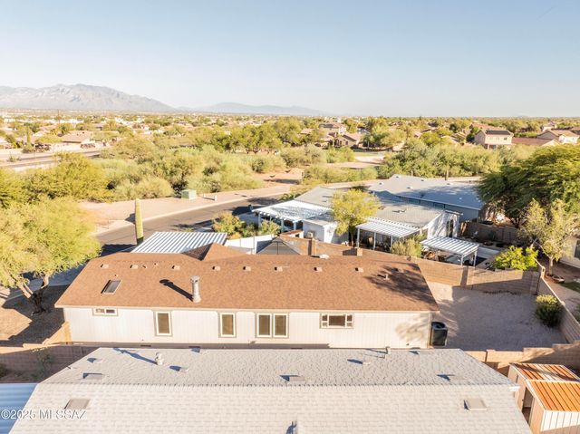 9011 N Valgrind Lane, Tucson, AZ 85743