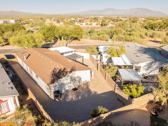 9011 N Valgrind Lane, Tucson, AZ 85743