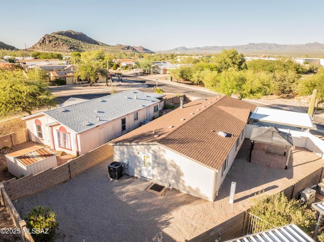 9011 N Valgrind Lane, Tucson, AZ 85743