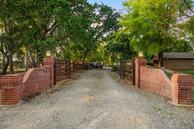 9475 Alta Mesa Rd, Wilton, CA 95693