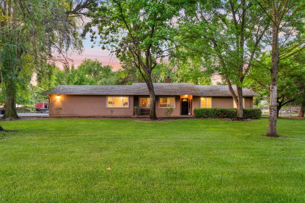 9475 Alta Mesa Rd, Wilton, CA 95693