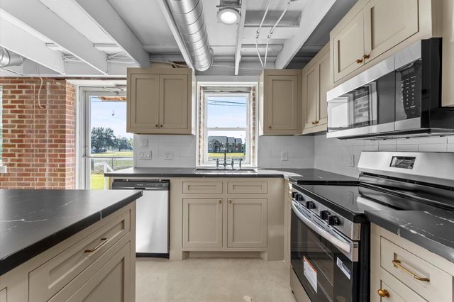 1420 Fm 1960, Dayton, TX 77535