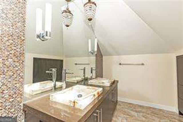 1022 Reeder Circle NE, Atlanta, GA 30306