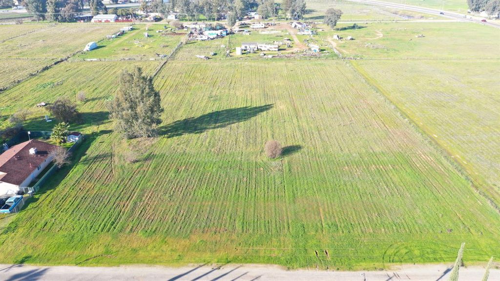 Image 2 of property listing at 0 Cardwell, Madera, CA 93638