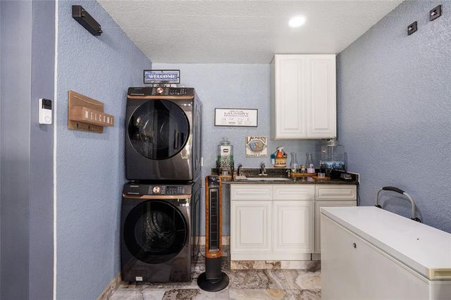 6907 W CREEK DRIVE, Tampa, FL 33615