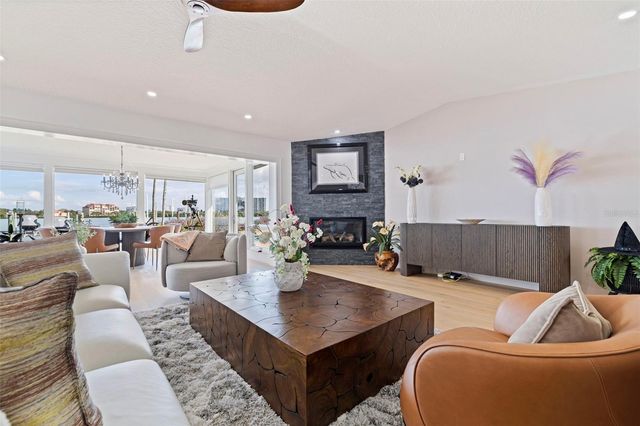 7827 9TH AVENUE S, St Petersburg, FL 33707