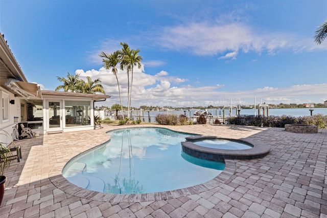 7827 9TH AVENUE S, St Petersburg, FL 33707