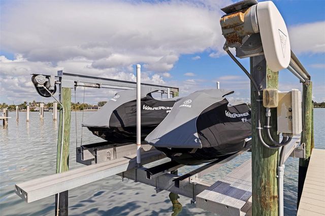 7827 9TH AVENUE S, St Petersburg, FL 33707