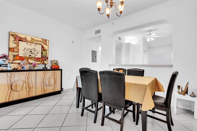 7623 Southampton Terrace 211, Tamarac, FL 33321