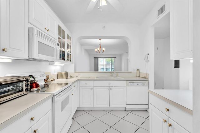 7623 Southampton Terrace 211, Tamarac, FL 33321
