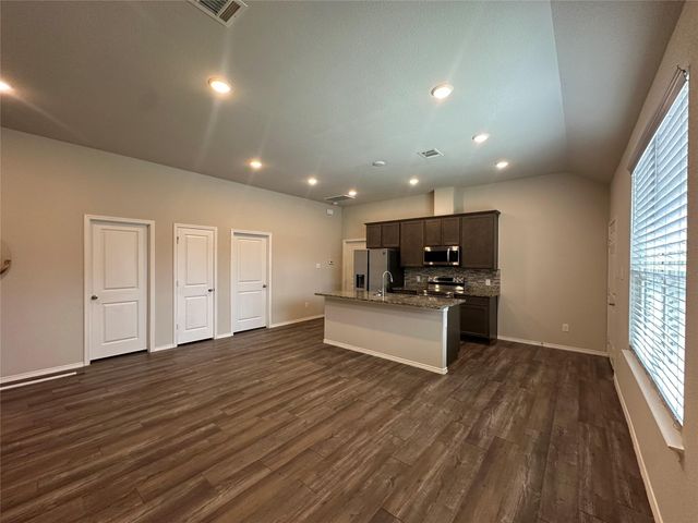 15063 Arrowhead Loop E, Willis, TX 77378