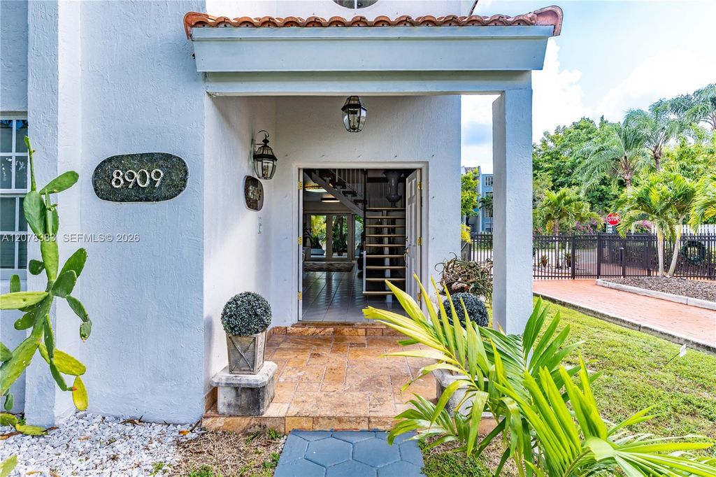 8909 SW 108th Cir Court, Miami, FL 33176