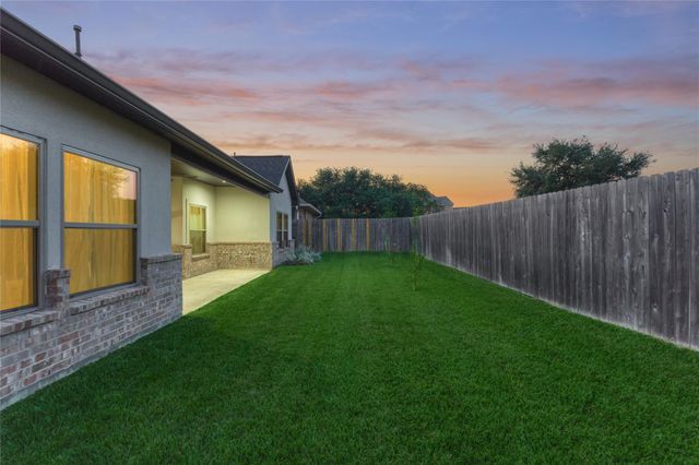 263 Bentwood Drive, Montgomery, TX 77356