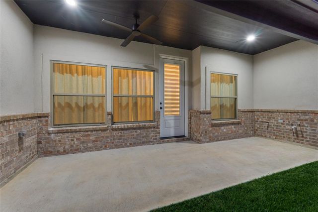 263 Bentwood Drive, Montgomery, TX 77356